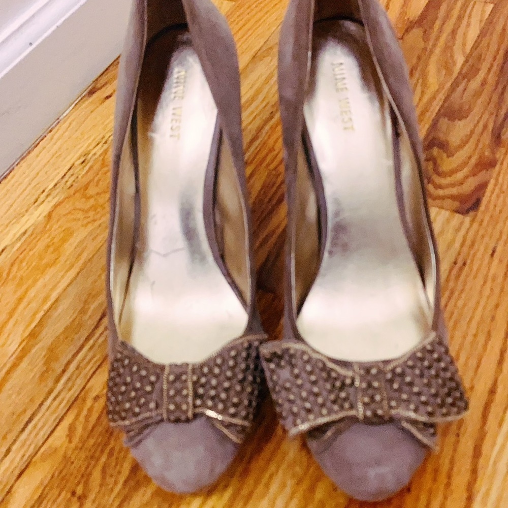 Nice tan/light brown comfortable suede shoes